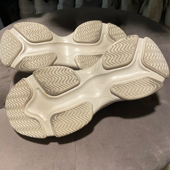 Tan lightweight tennis shoes, size 6.5 - Picture 8 of 8